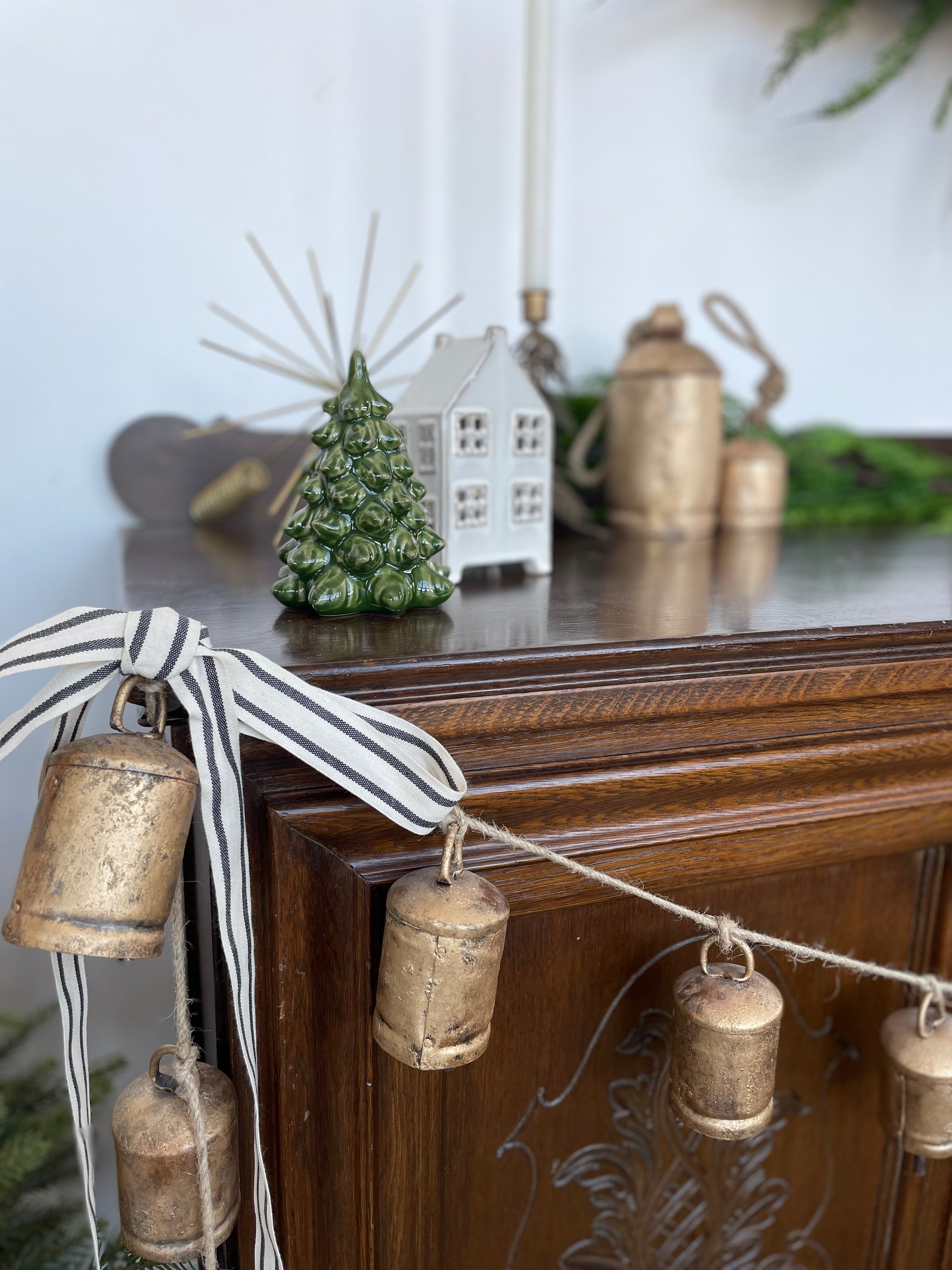 **pre-order**14 Pc Festival Bell Garland Burnished Gold Finish